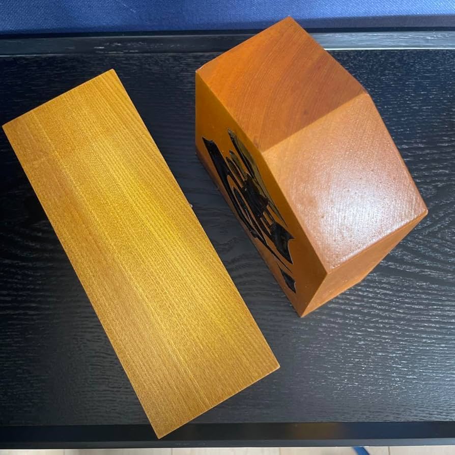 Amazon.co.jp: 将棋飾駒 左馬 武内王将堂 圭作 : おもちゃ